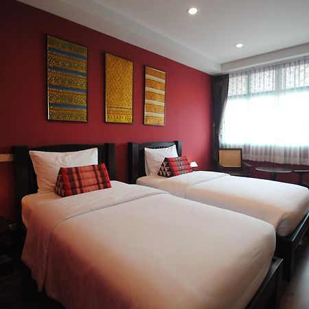 Focal Local Bed & Breakfast Bangkok Luaran gambar