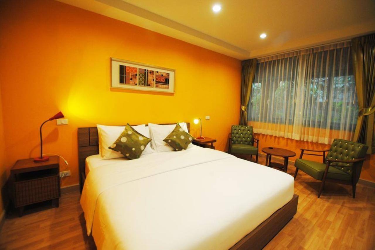 Focal Local Bed & Breakfast Bangkok Luaran gambar