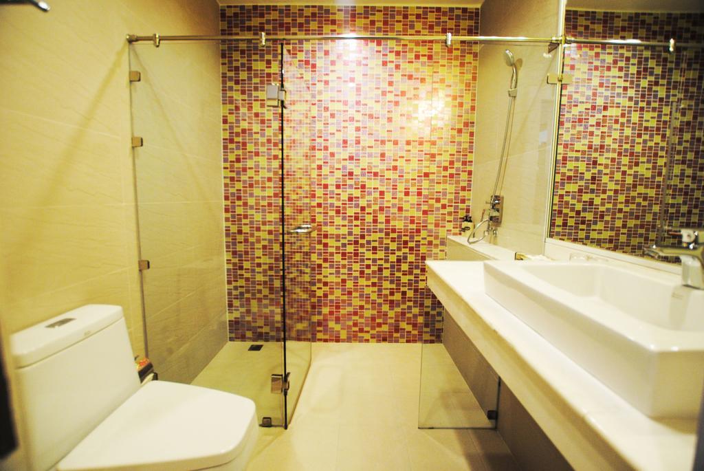 Focal Local Bed & Breakfast Bangkok Luaran gambar
