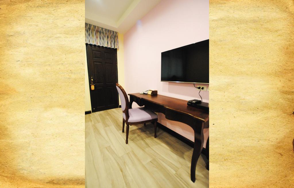 Focal Local Bed & Breakfast Bangkok Luaran gambar