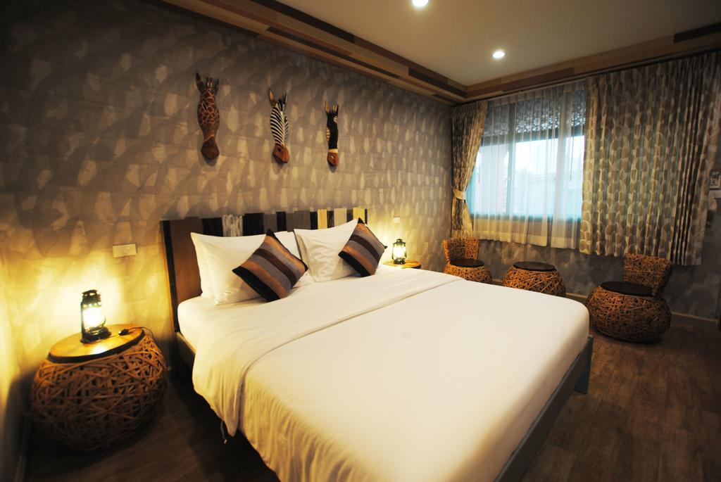 Focal Local Bed & Breakfast Bangkok Luaran gambar