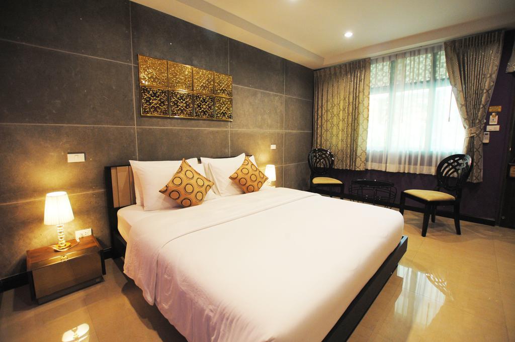 Focal Local Bed & Breakfast Bangkok Luaran gambar