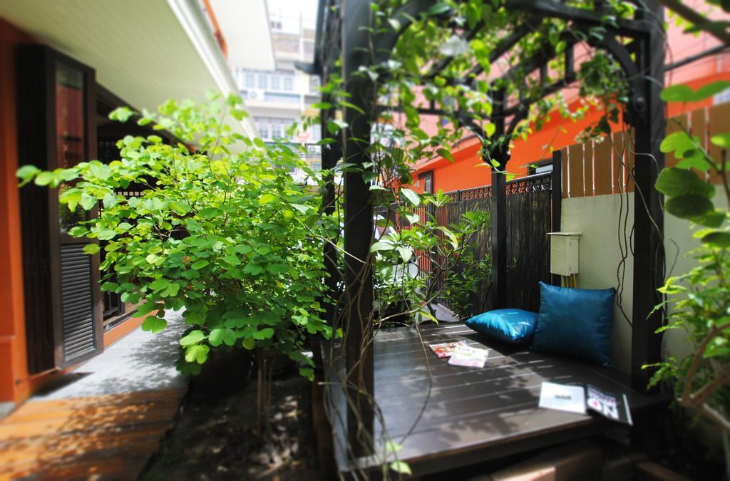 Focal Local Bed & Breakfast Bangkok Luaran gambar