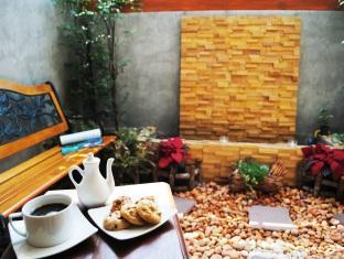 Focal Local Bed & Breakfast Bangkok Luaran gambar