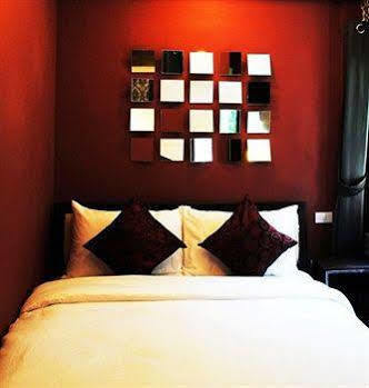 Focal Local Bed & Breakfast Bangkok Luaran gambar